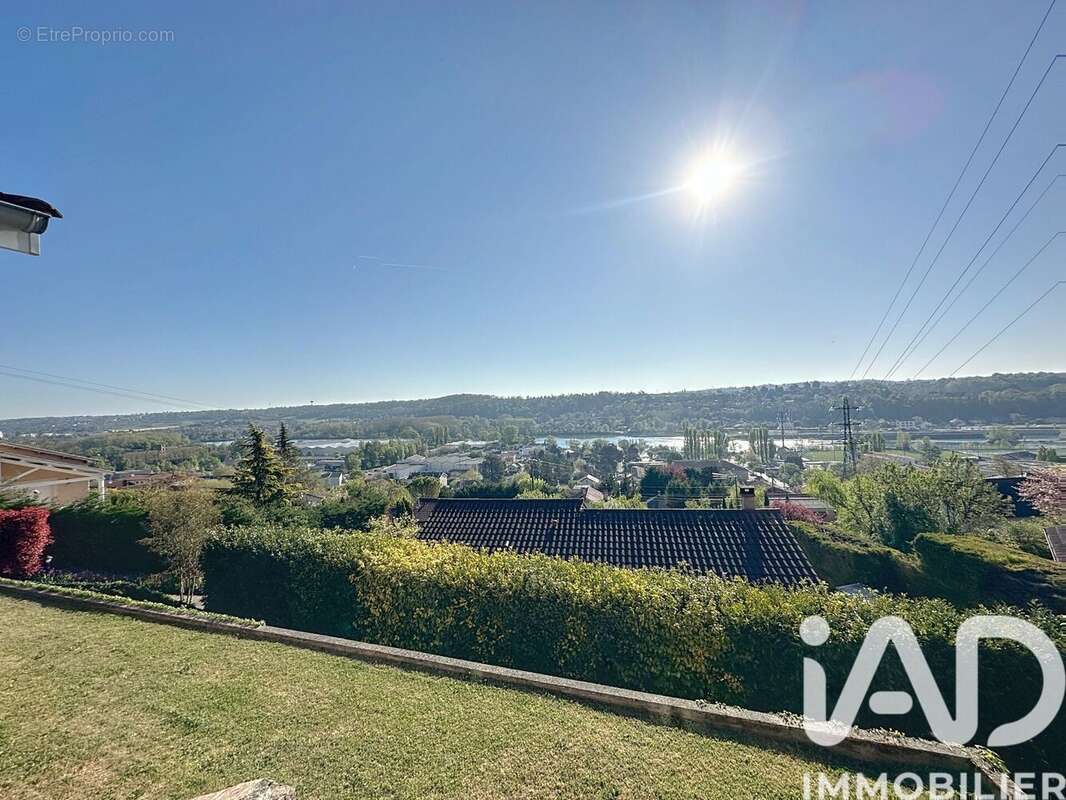 Photo 2 - Maison à COUZON-AU-MONT-D'OR