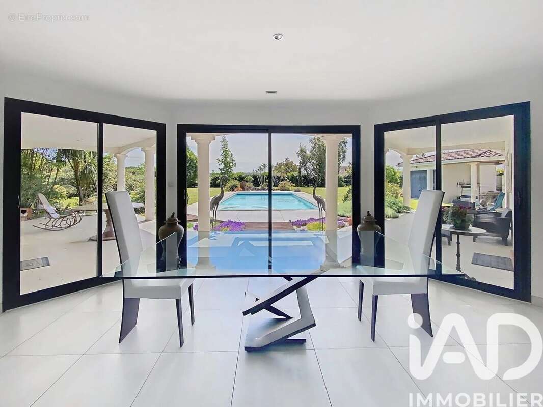Maison 243 m² à Bretx  - photo 3