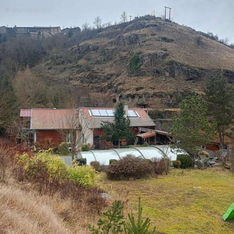 Maison à SAINT-CHRISTOPHE-SUR-DOLAISON