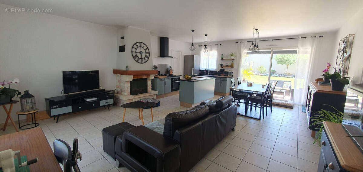 Challans - Maison 5 pièces 82 m2 - Terrain 985m² - photo 2