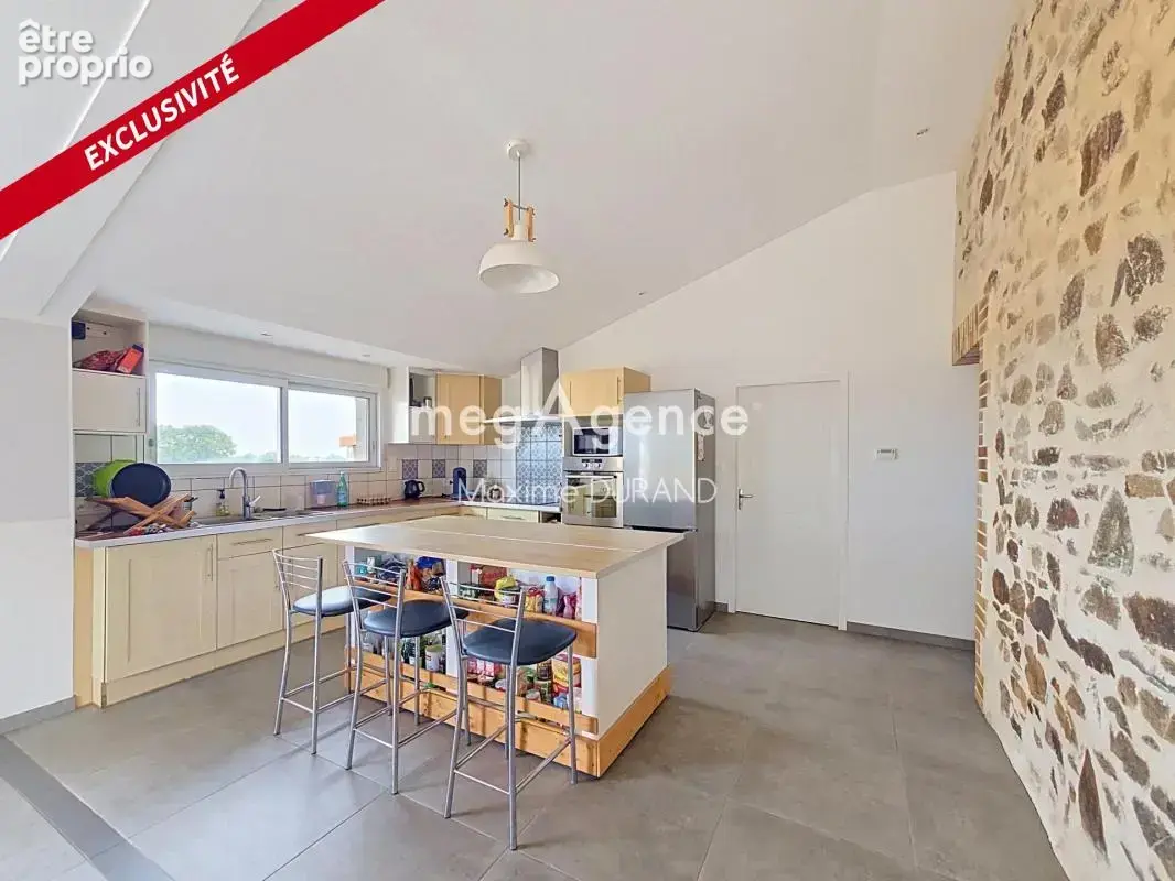 Maison de charme 113 m² – Pierres apparentes – Beau potentiel - photo 4