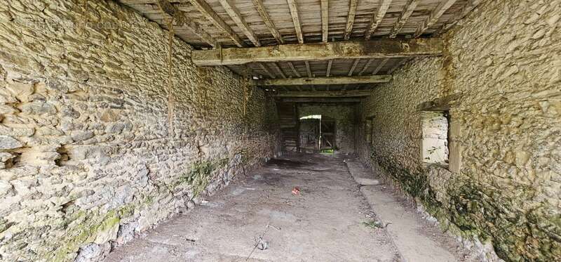 Dpt LANDES (40), à vendre à POUDENX, Maison + grange anciennes à rénover sur 1,7 hectare de terrain, au calme - photo 3
