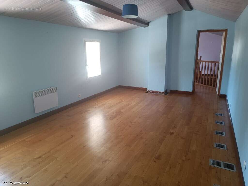 Belle Maison de Village Rénovée avec Jardin et Jolie Vue - photo 13