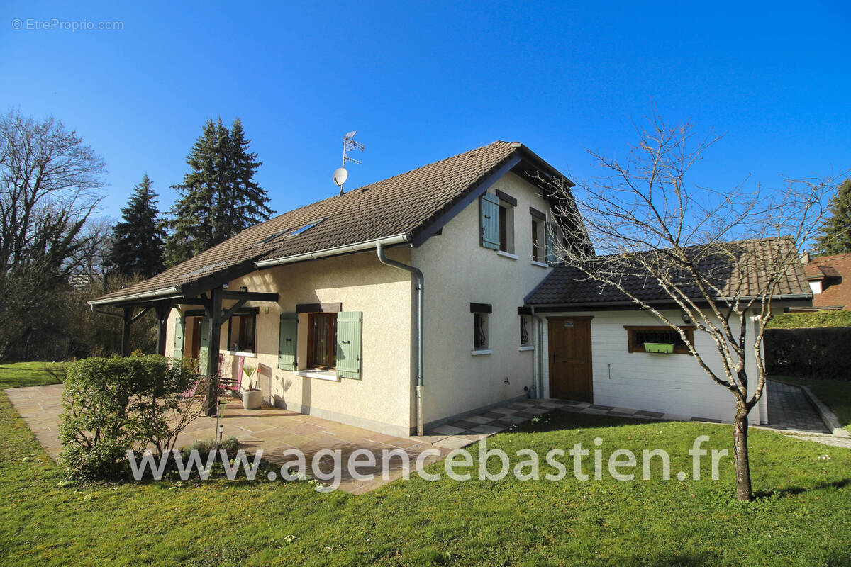 Maison à SAINT-GENIS-POUILLY
