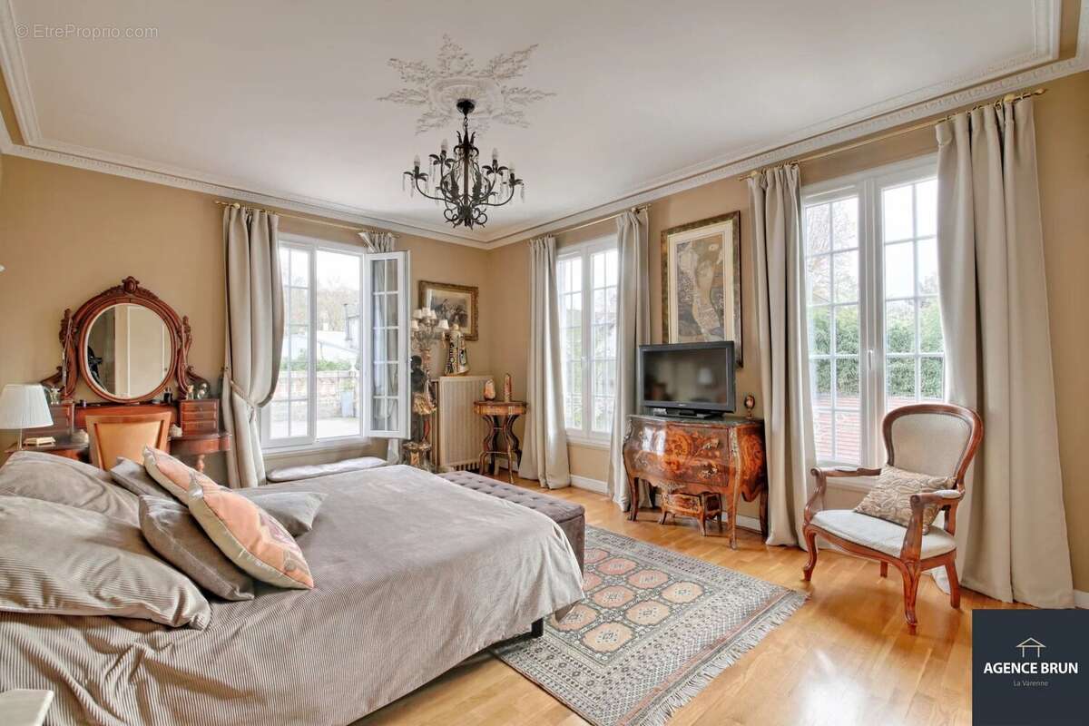 Maison à SAINT-MAUR-DES-FOSSES