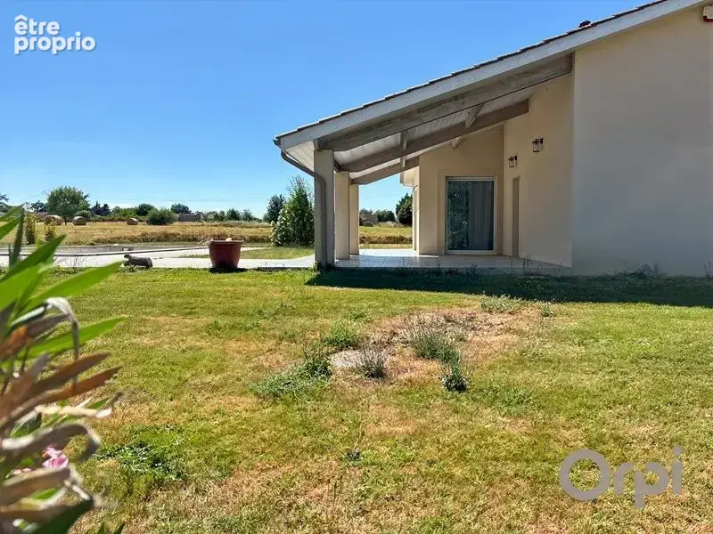 En campagne, avec vue, sur un terrain proche de 3000 m², agréable maison individuelle de plain pied avec garage et piscine - photo 15