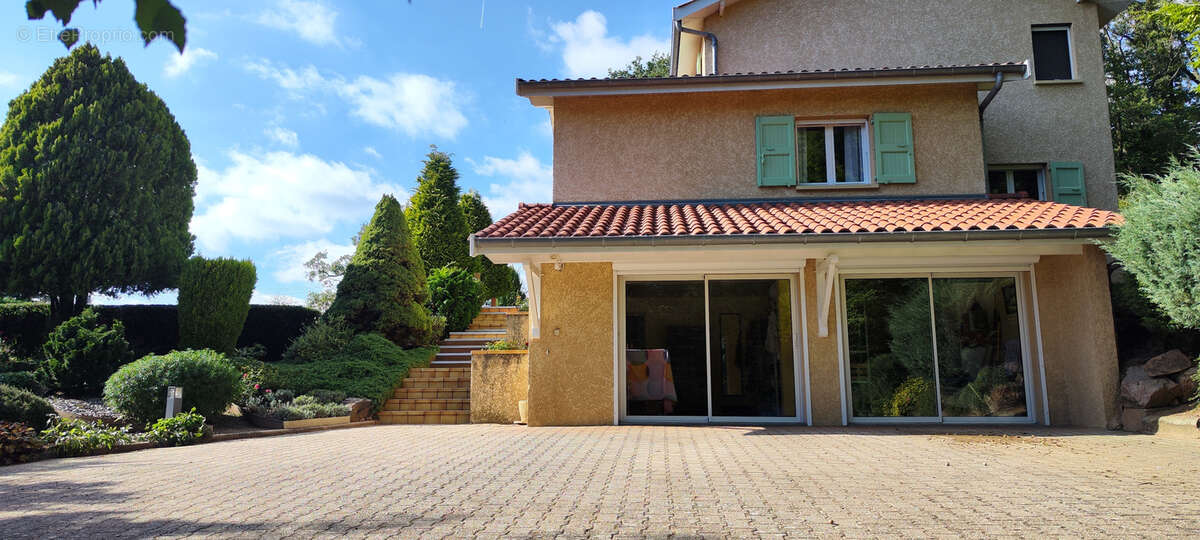 Maison individuelle  avec piscine et grand terrain - photo 3