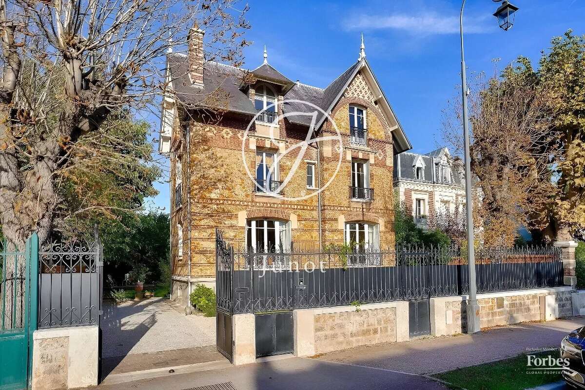 Maison à MAISONS-LAFFITTE