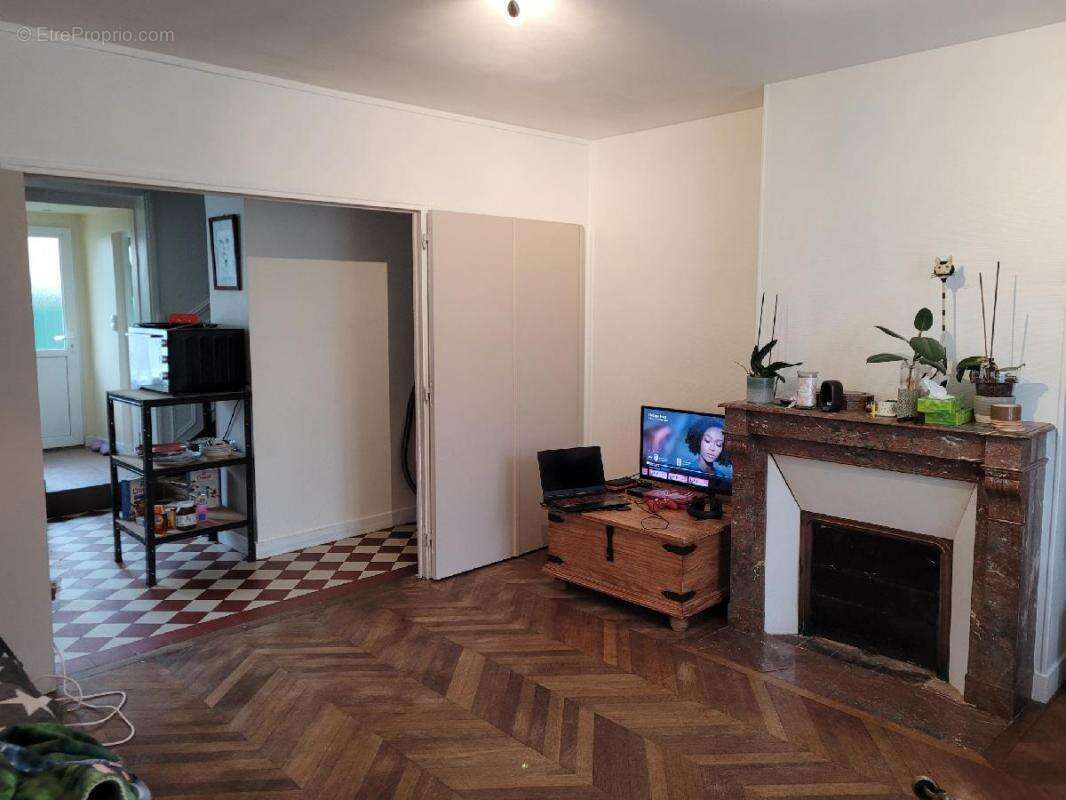 Maison à CONDE-SUR-HUISNE