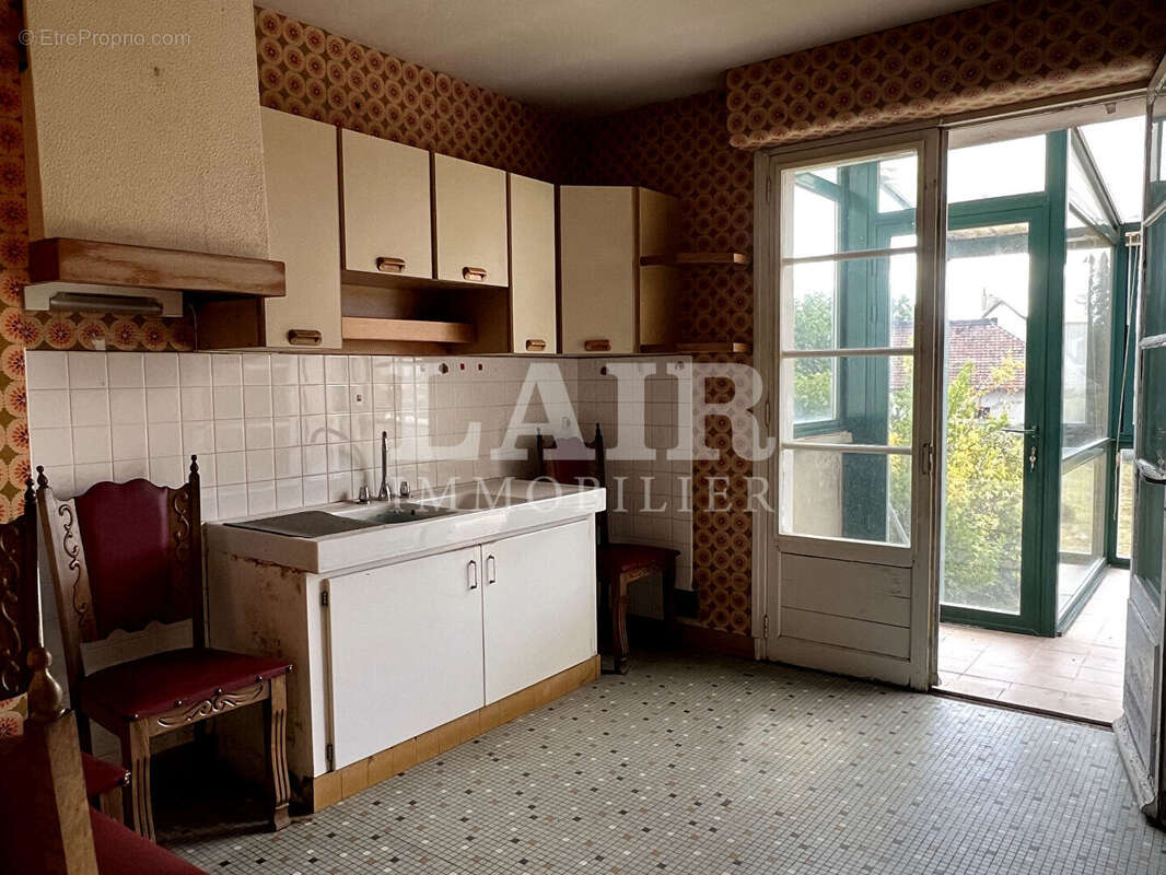 Maison de bourg en pierre, sur sous-sol  complet et jardin, Rânes. Réf : E15541 - photo 3