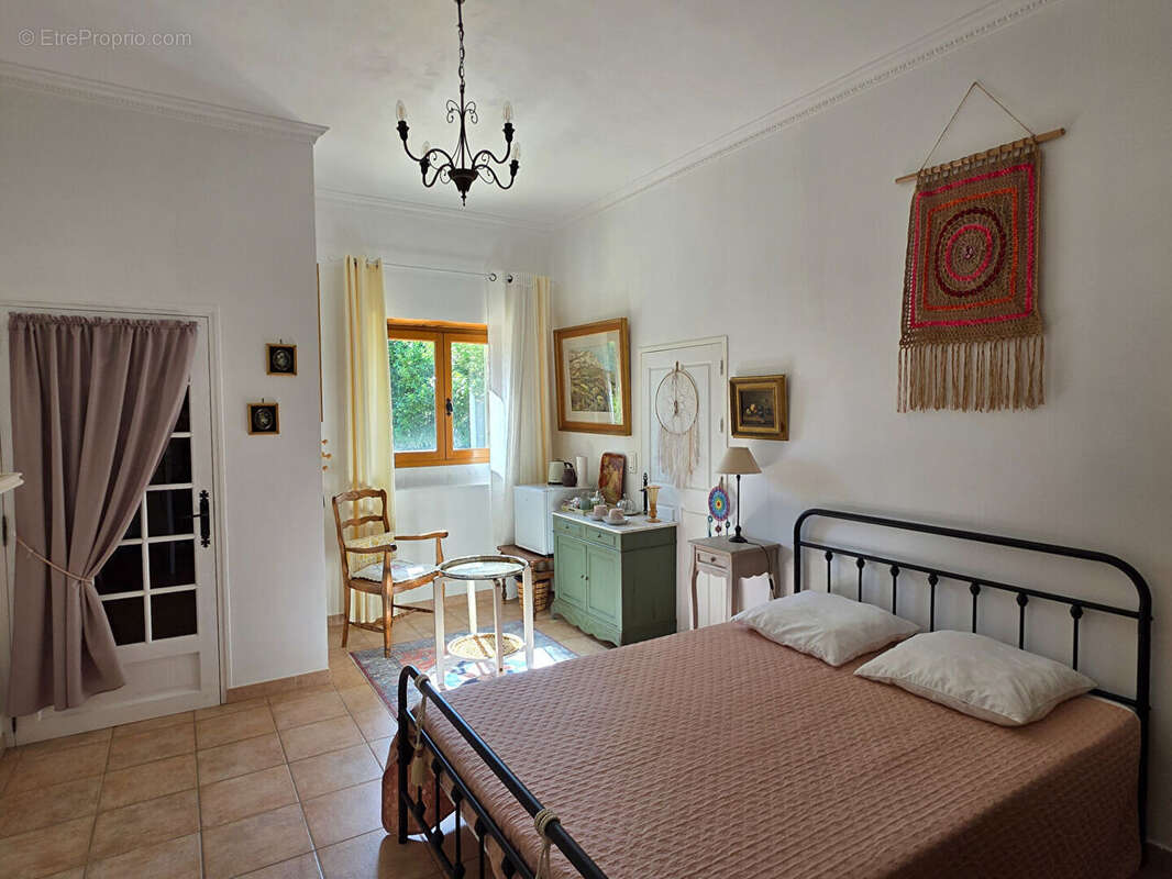 Maison en pierres sur terrain de 2250 m² - photo 11