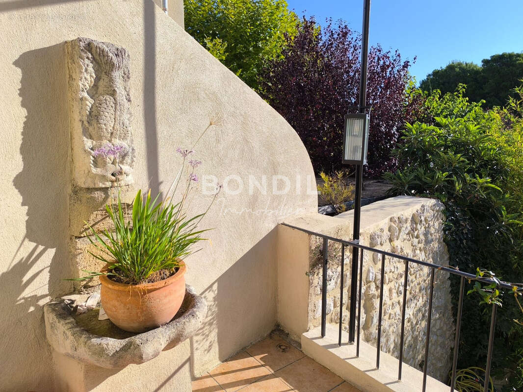 Maison à LA BASTIDE-DES-JOURDANS