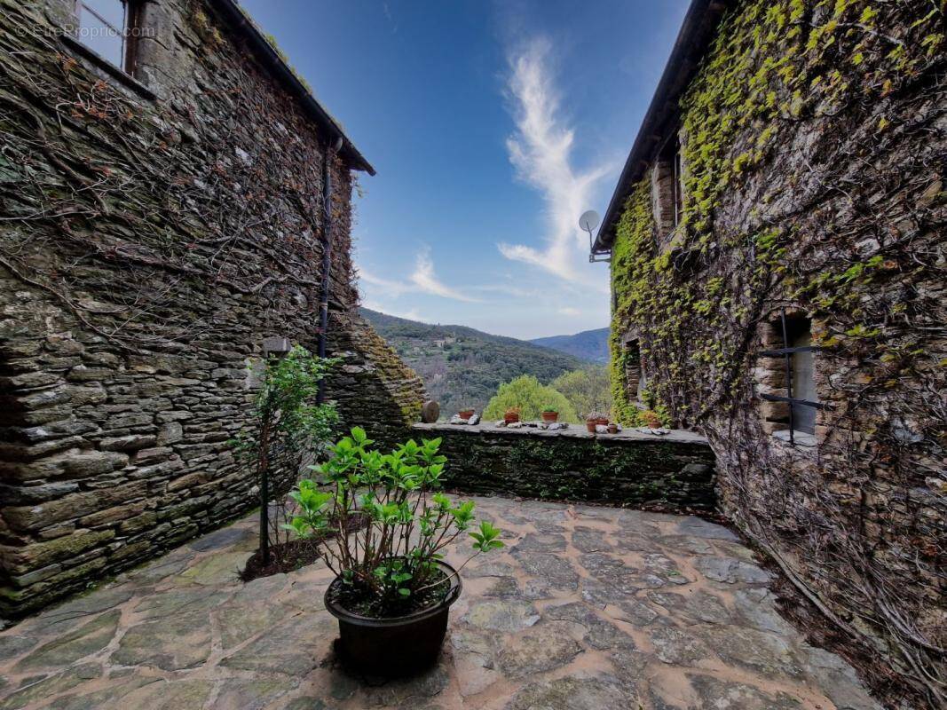 Maison à SAINT-GERMAIN-DE-CALBERTE