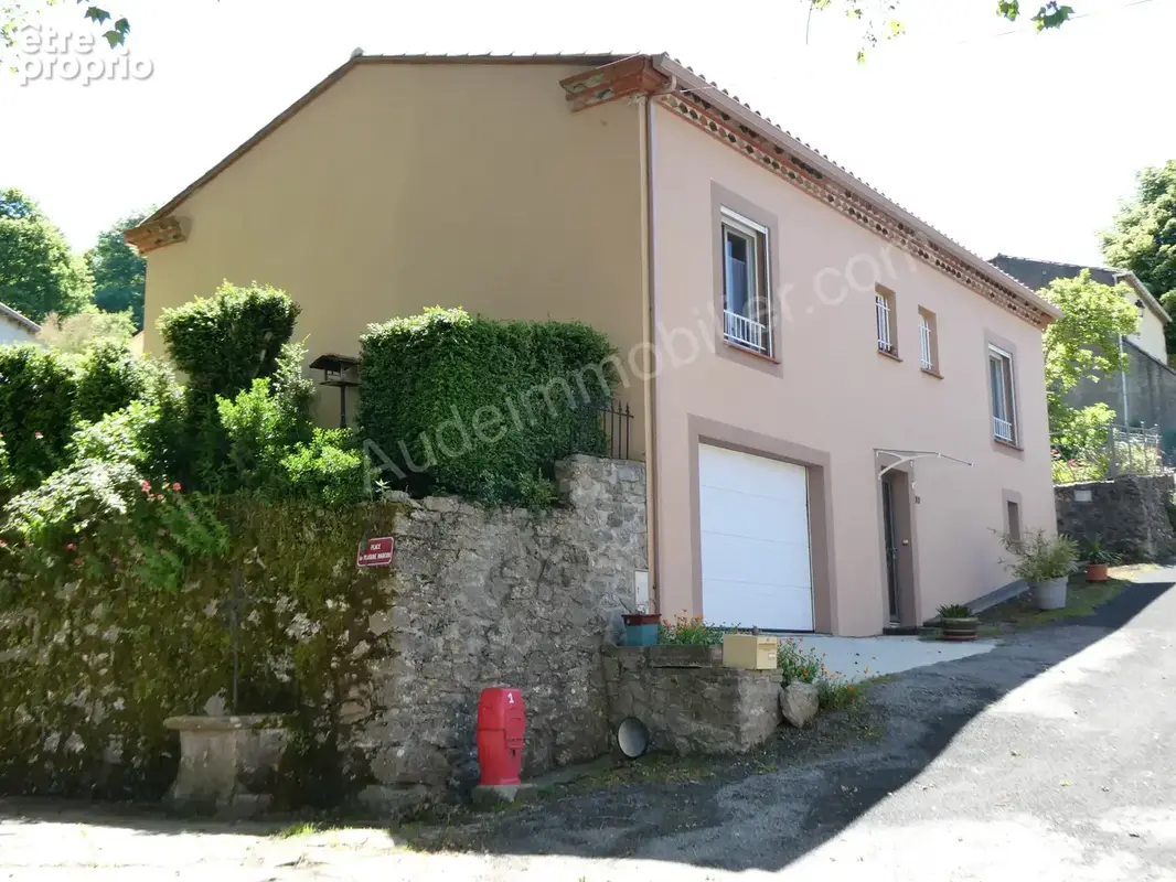 Maison avec garage et jardin - photo 1