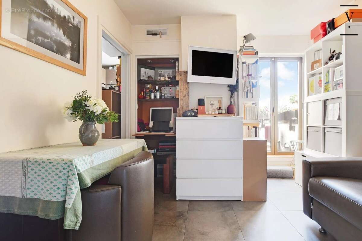 Appartement à PARIS-1E