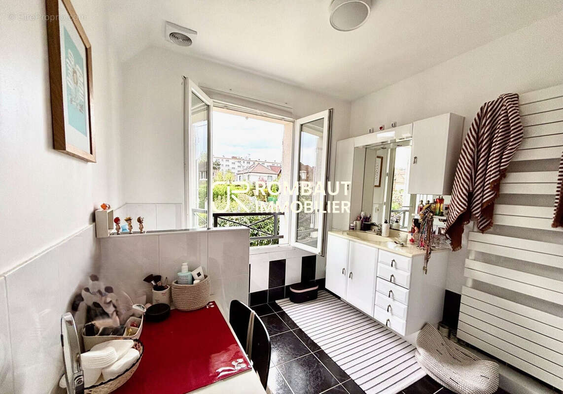 Maison à LA CELLE-SAINT-CLOUD