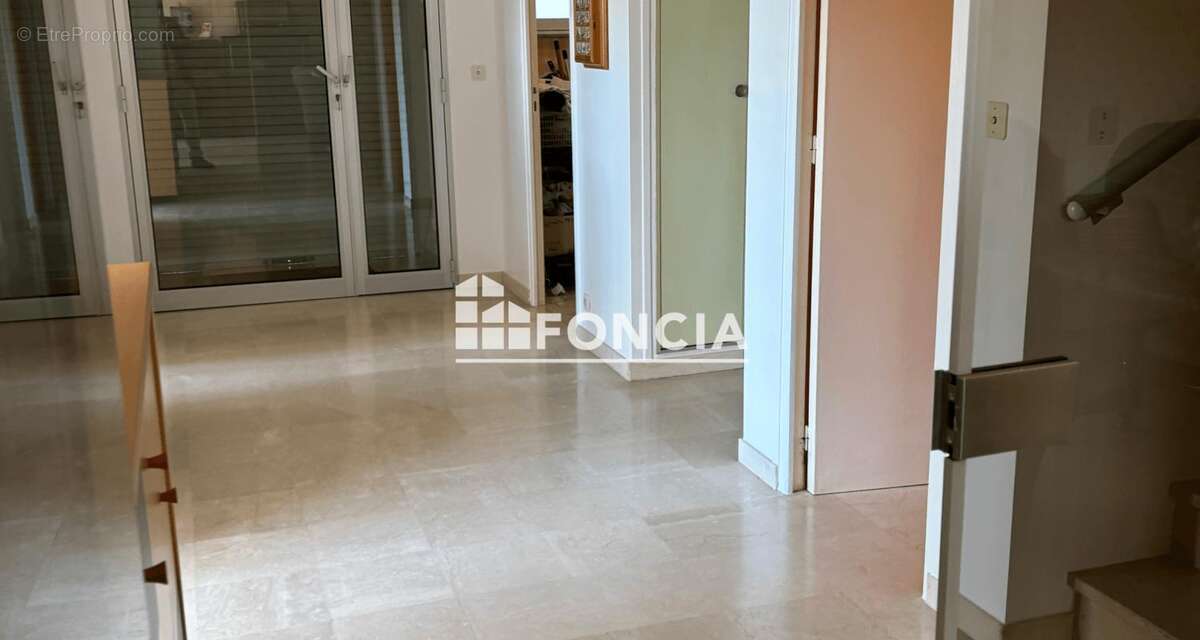 Maison à FONTAINE-LE-PORT