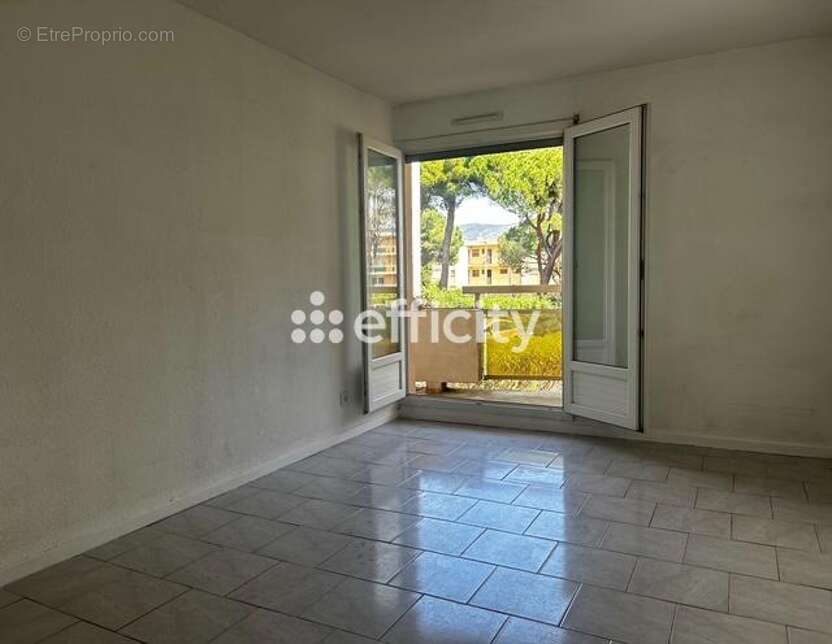 Appartement à BORMES-LES-MIMOSAS