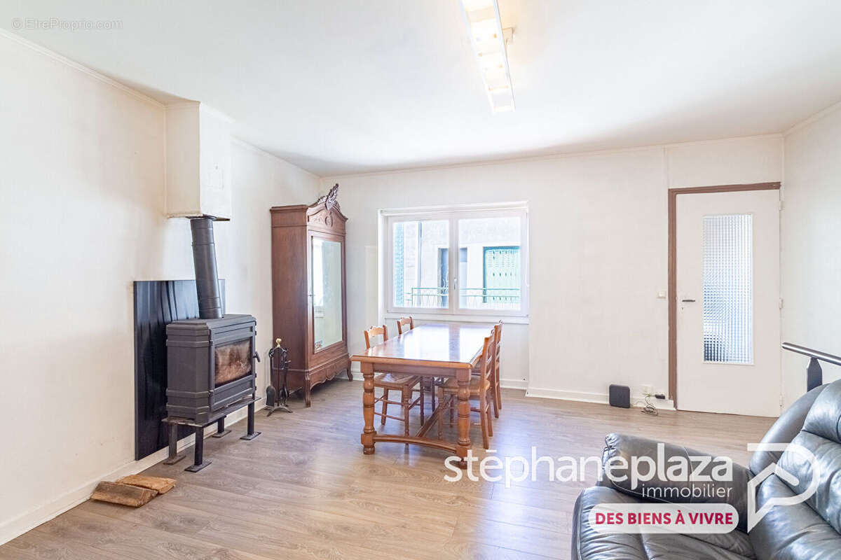 Maison de village de 85m² avec garage de 44m² au centre de Chalamont - photo 2
