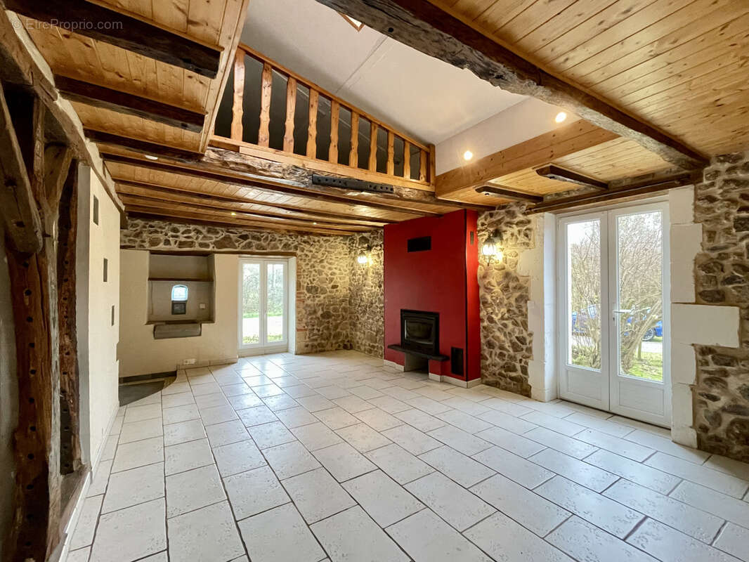 Maison à AVAILLES-LIMOUZINE