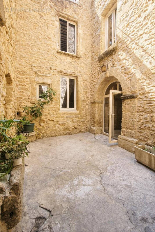 Maison à COURTHEZON