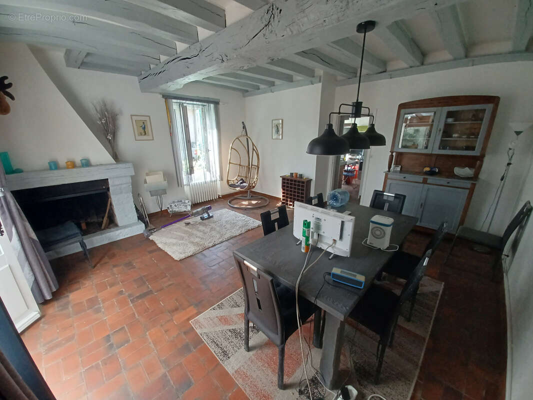 Maison ancienne indépendante, 123m2 hab, T7 avec terrain d'env 2758m2. - photo 10