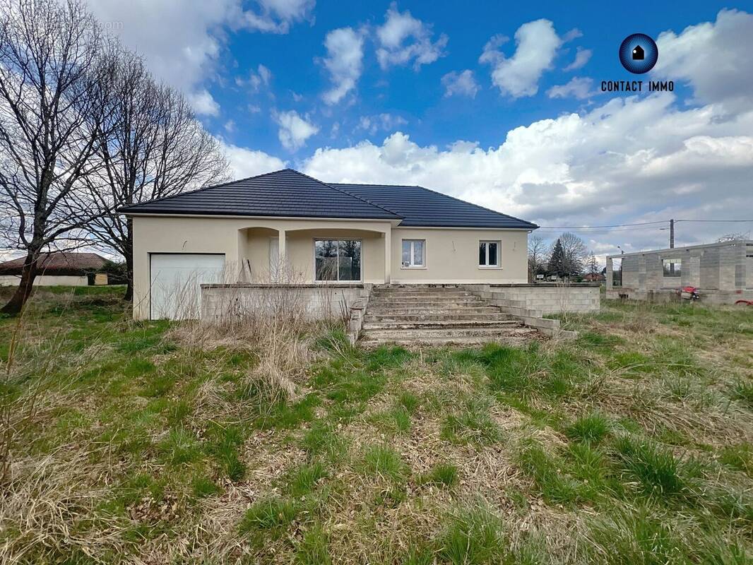 Maison à SAINT-PANTALEON-DE-LARCHE