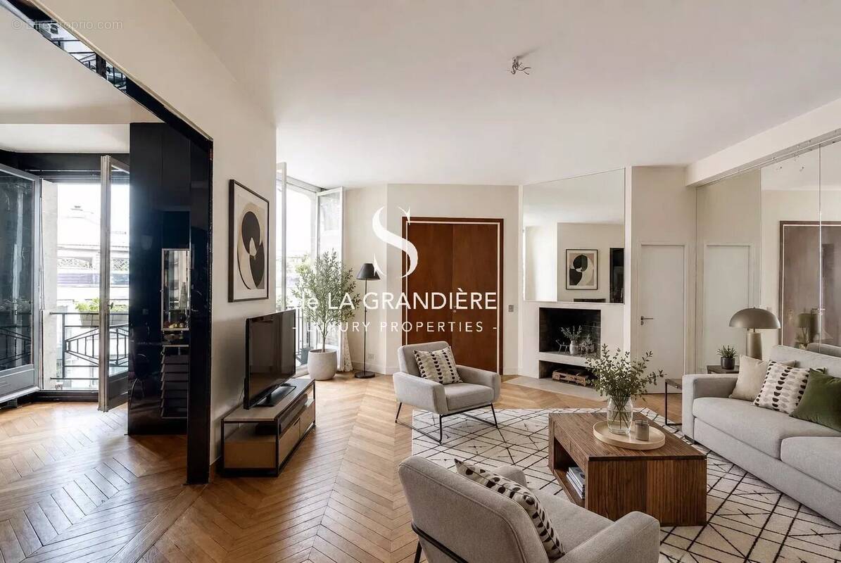 Appartement à PARIS-16E