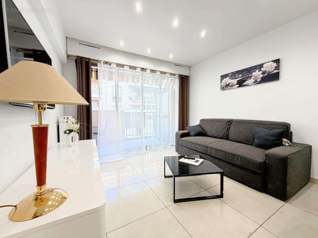 Appartement 2P 41 m², terrasse 11 m² – Cannes Banane, derrière le Martinez  - photo 2