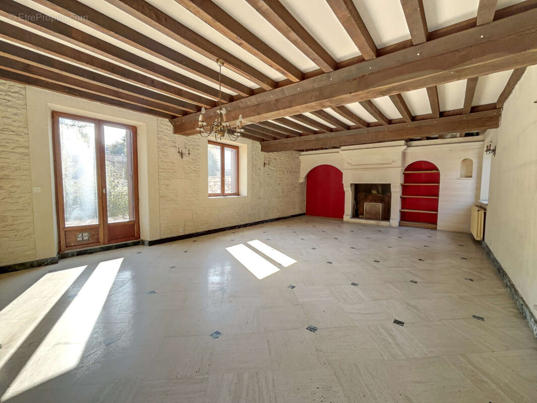 Maison à FONTAINE-HENRY