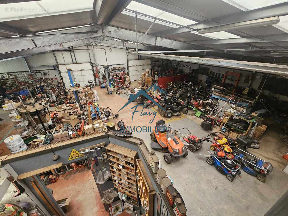 Commerce à LEPANGES-SUR-VOLOGNE