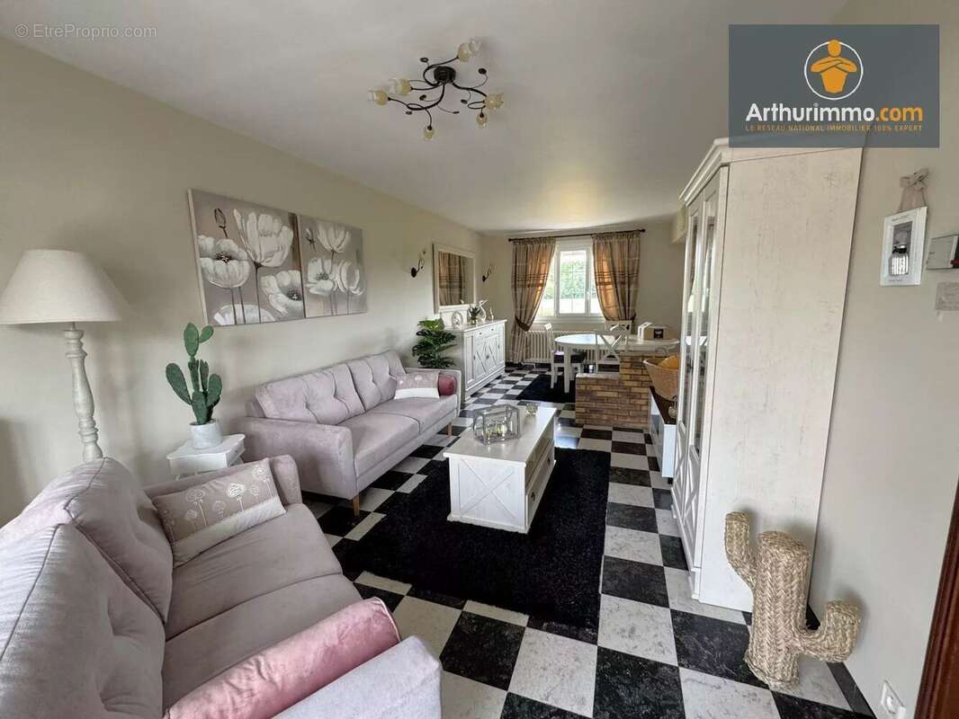 Maison à LONGUEIL-ANNEL