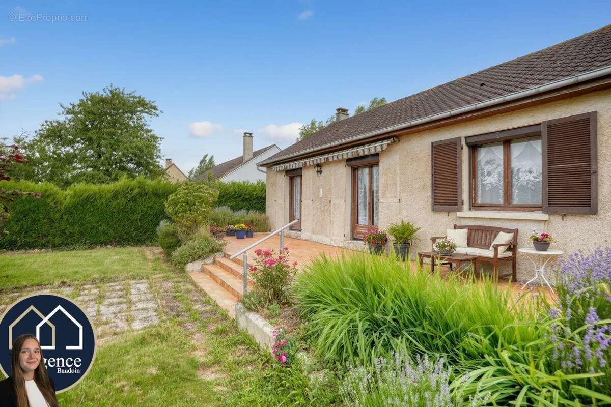 Maison à TREMBLAY-LES-VILLAGES