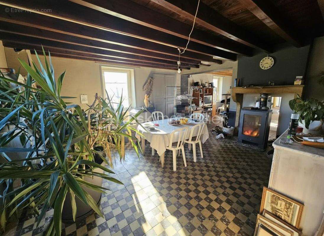 Maison à SAINT-JEAN-SAINT-MAURICE-SUR-LOIRE