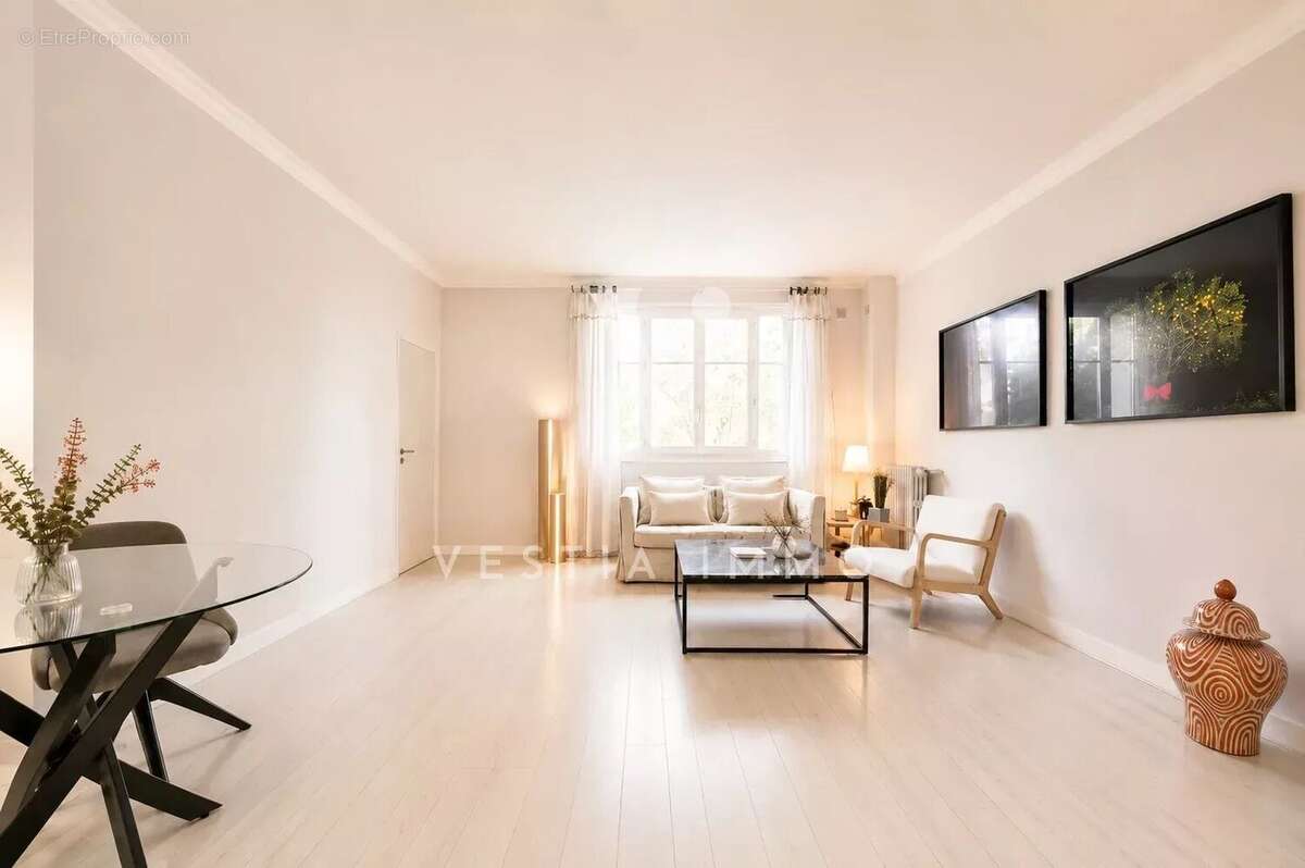 Appartement à LA GARENNE-COLOMBES