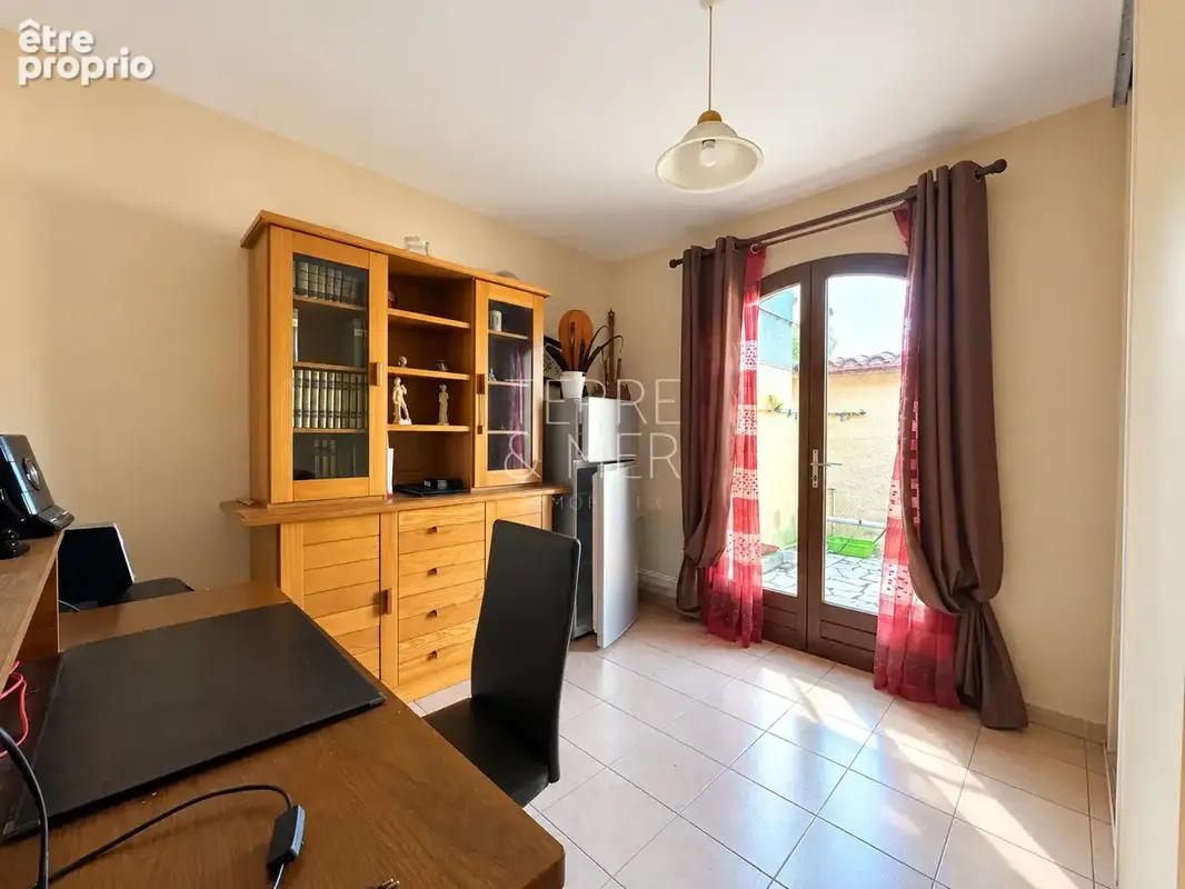 Maison en 3 faces  avec piscine, garage proche port. - photo 13