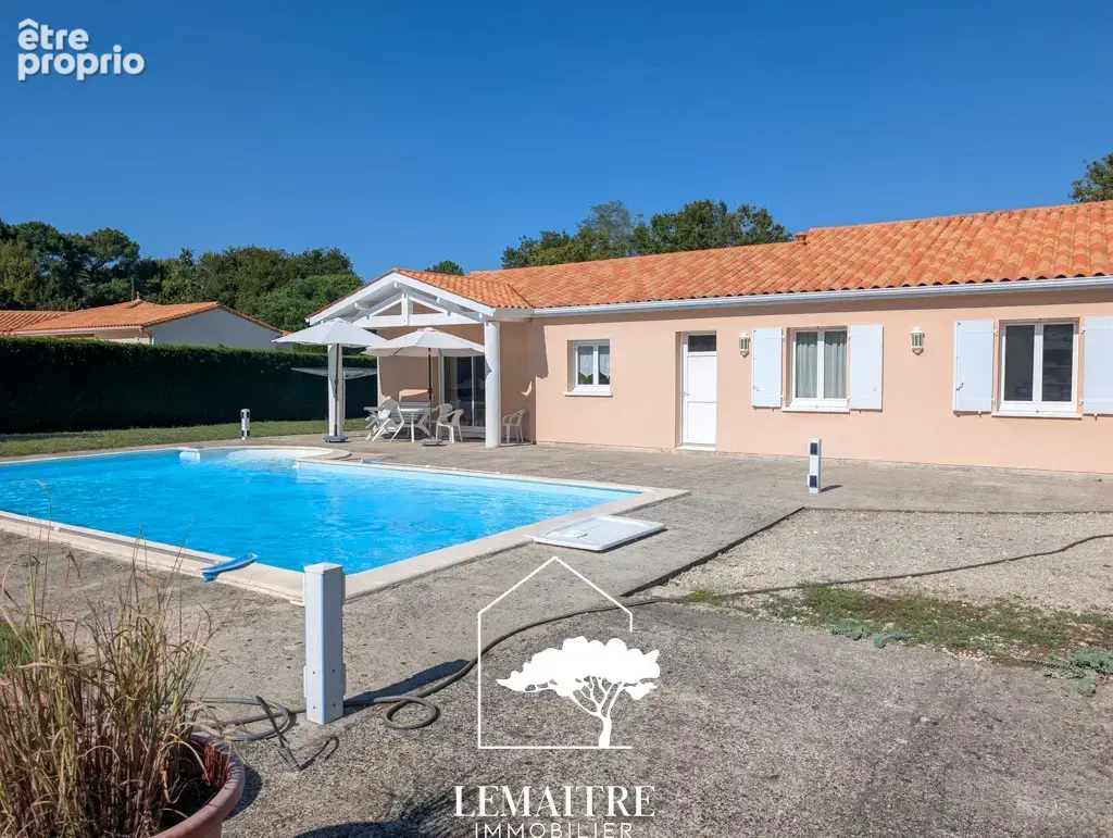 Maison de plain-pied avec piscine   4 chambres   grand terrain de 1 456 m2 - photo 12