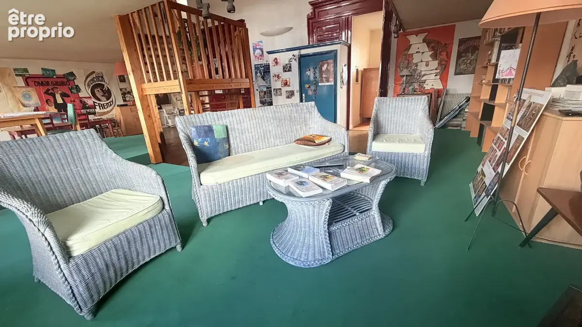 Angers place du lycee jardin du mail au dernier etage appartement a renover - photo 3