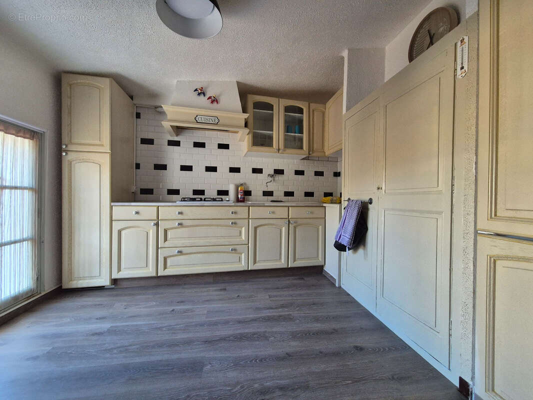 Appartement à REGUSSE