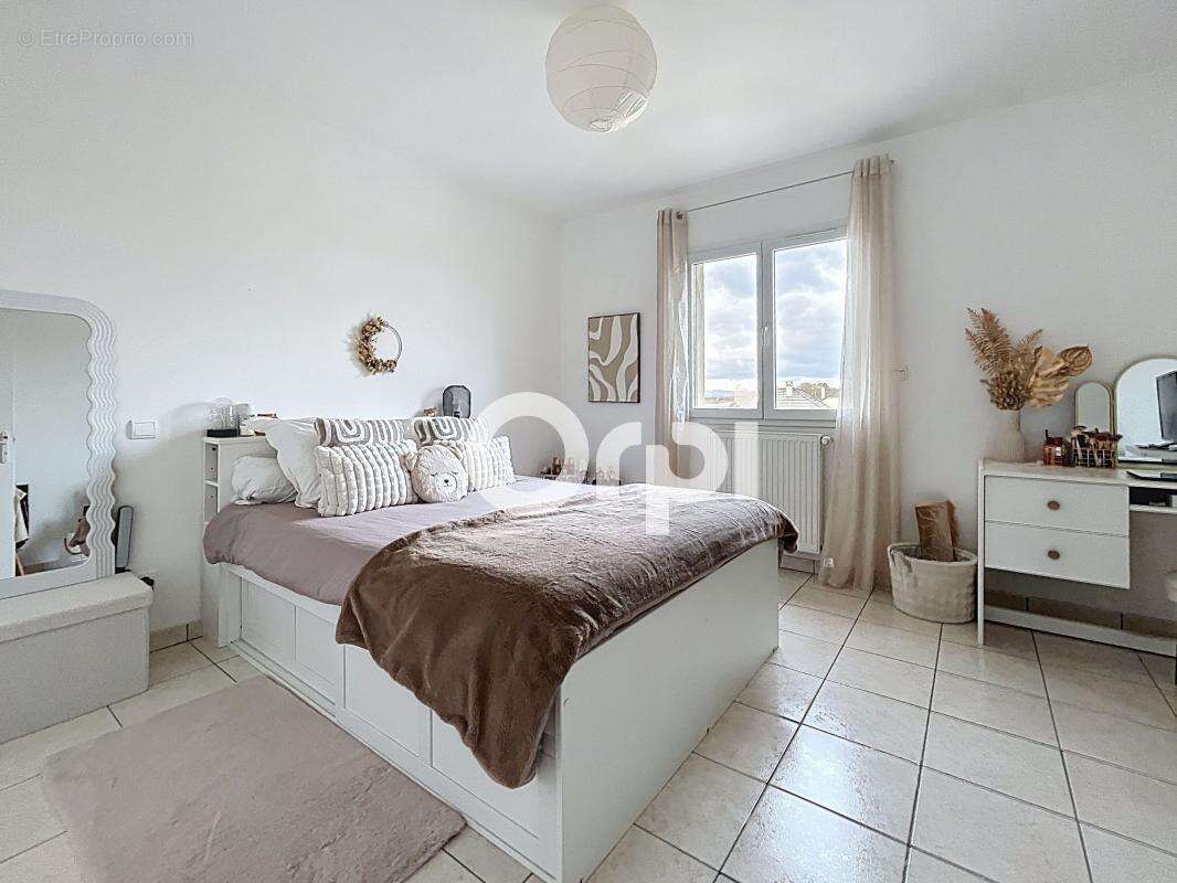 Maison à SAINT-PANTALEON-DE-LARCHE