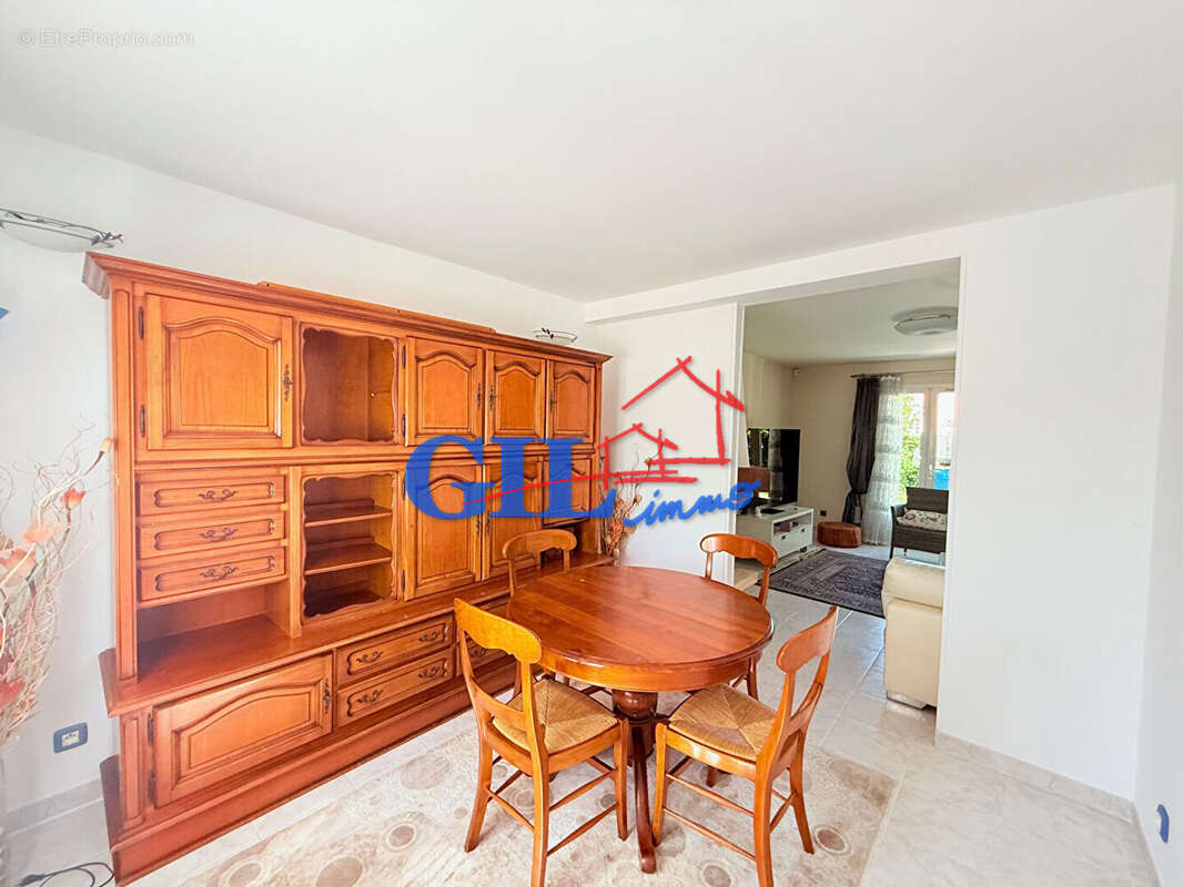 Maison à SAVIGNY-LE-TEMPLE