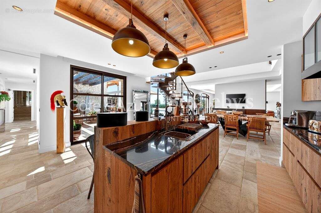 Maison à ROQUEFORT-LES-PINS