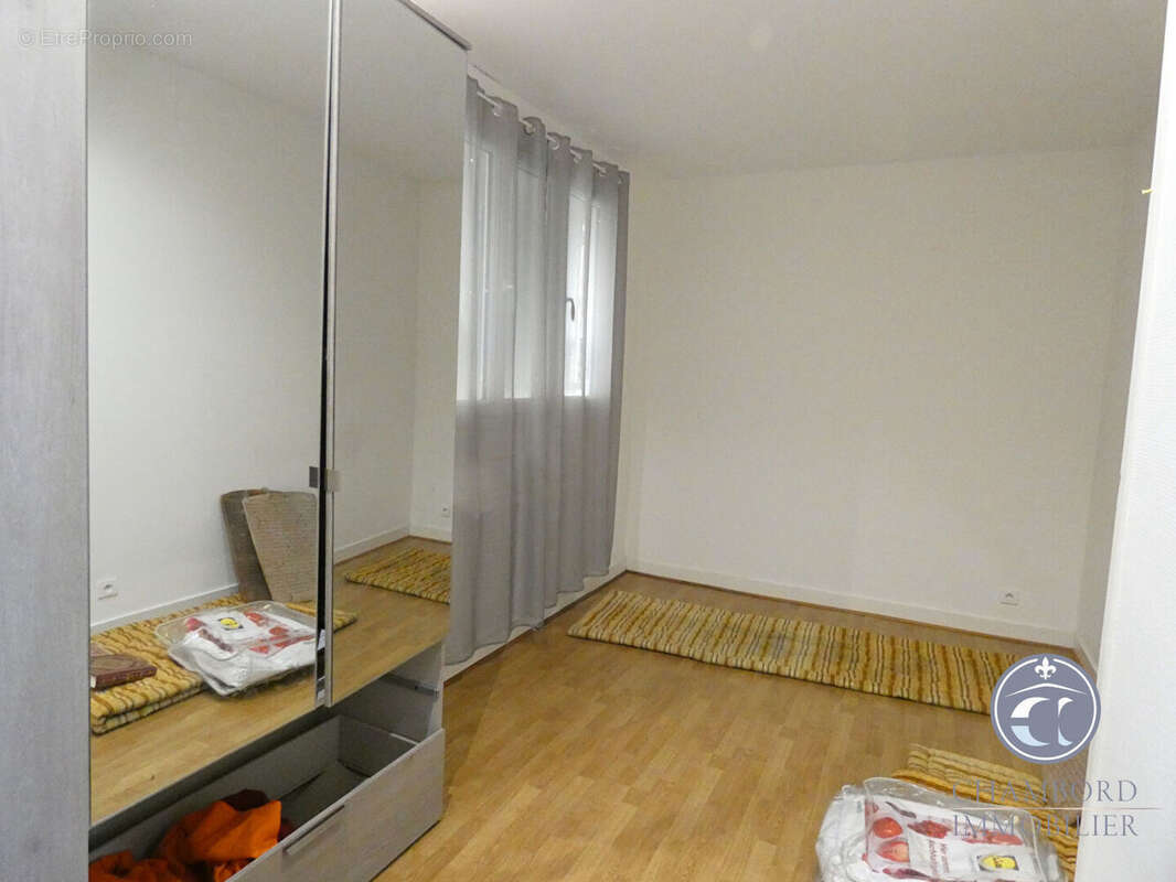 Appartement à LA CHAPELLE-SAINT-MESMIN