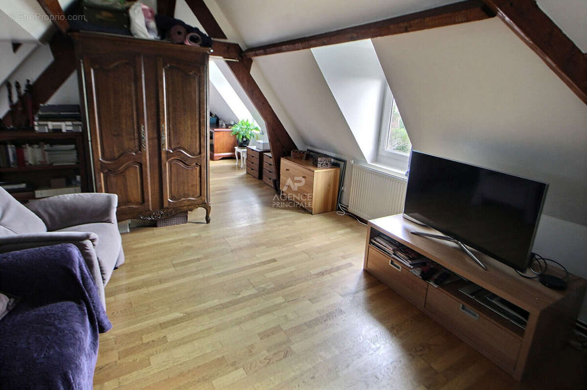 Maison meulière à Chanteloup Les Vignes en limite d'Andrèsy - photo 11