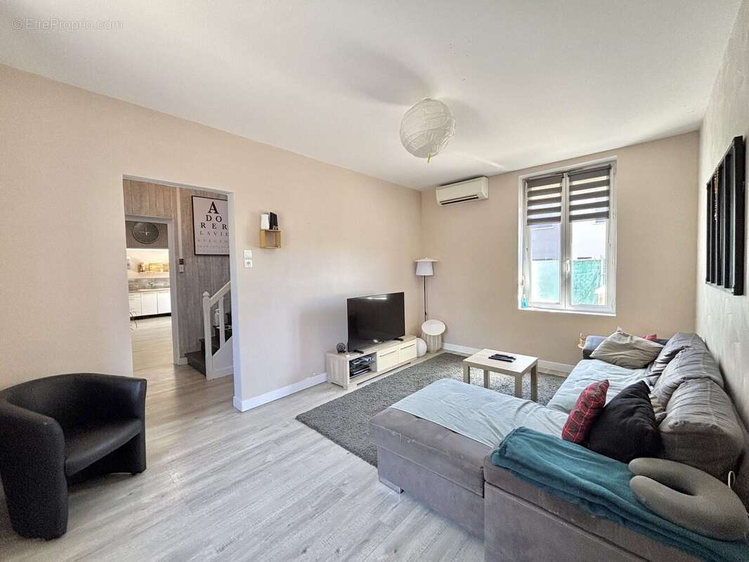 Maison 135 m² à Tignieu-Jameyzieu  - photo 2