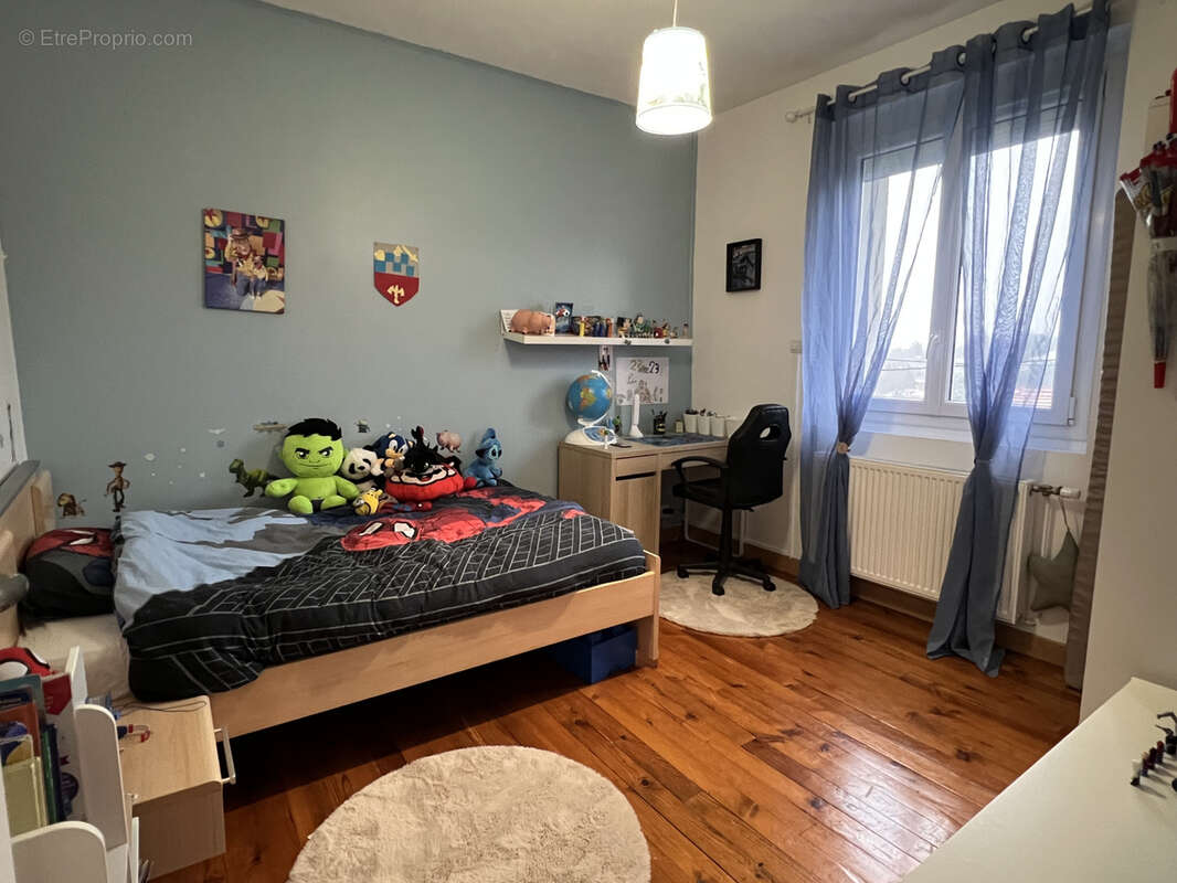 Maison à LE CHAMBON-FEUGEROLLES