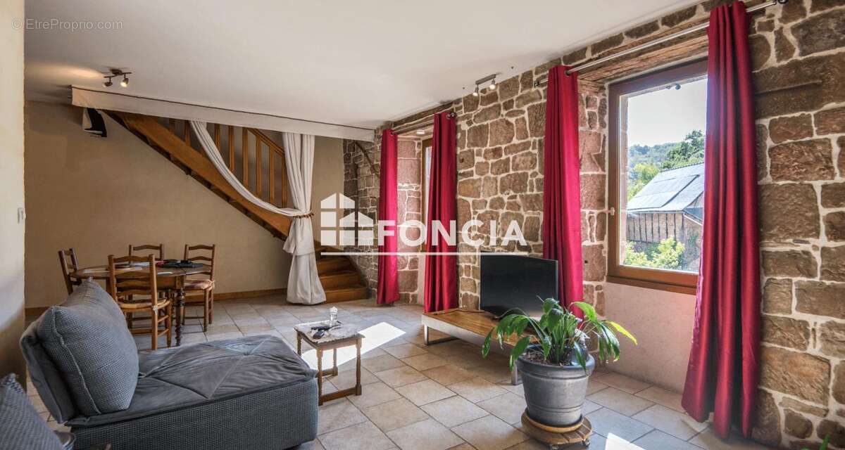 Maison à MARCILLAC-VALLON