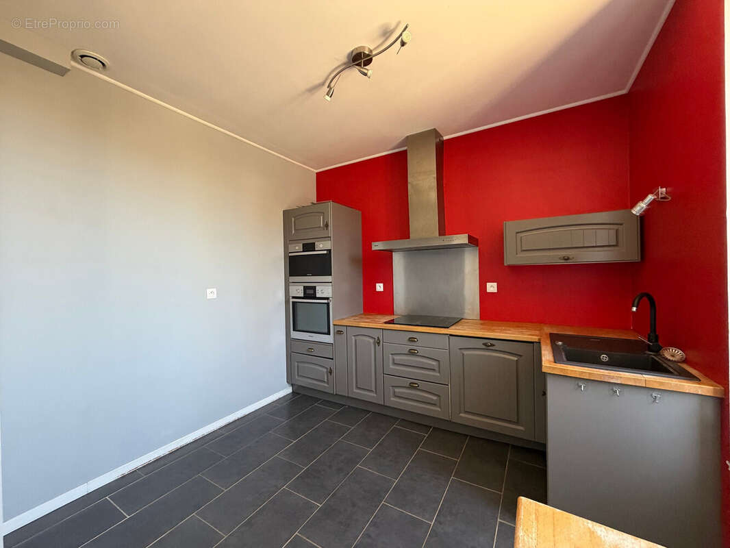 Maison 102 m² à Sainte-Lizaigne  - photo 2