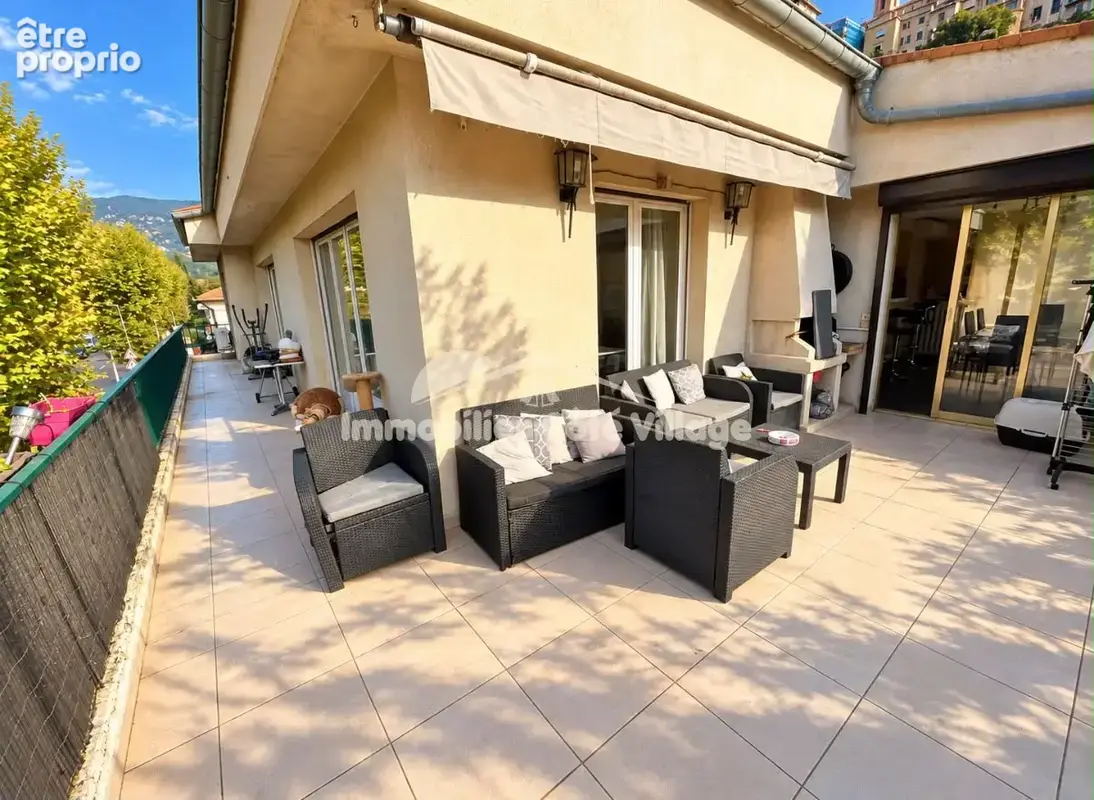 Appartement à CONTES