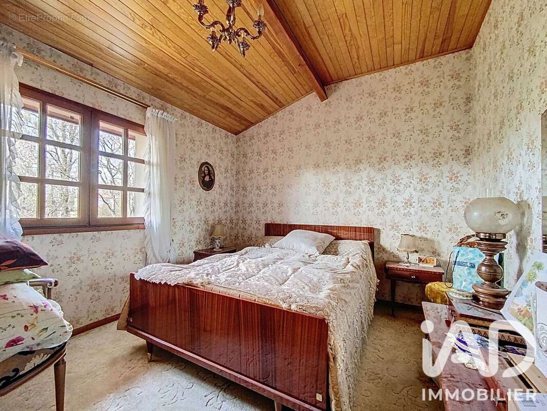 Maison 136 m² à Le Tuzan  - photo 6
